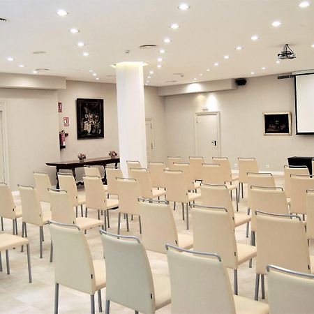 Lamaro Hotel Barcelona Bagian luar foto The conference room