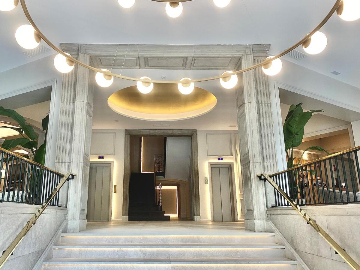 Lamaro Hotel Barcelona Bagian luar foto The entrance of the hotel