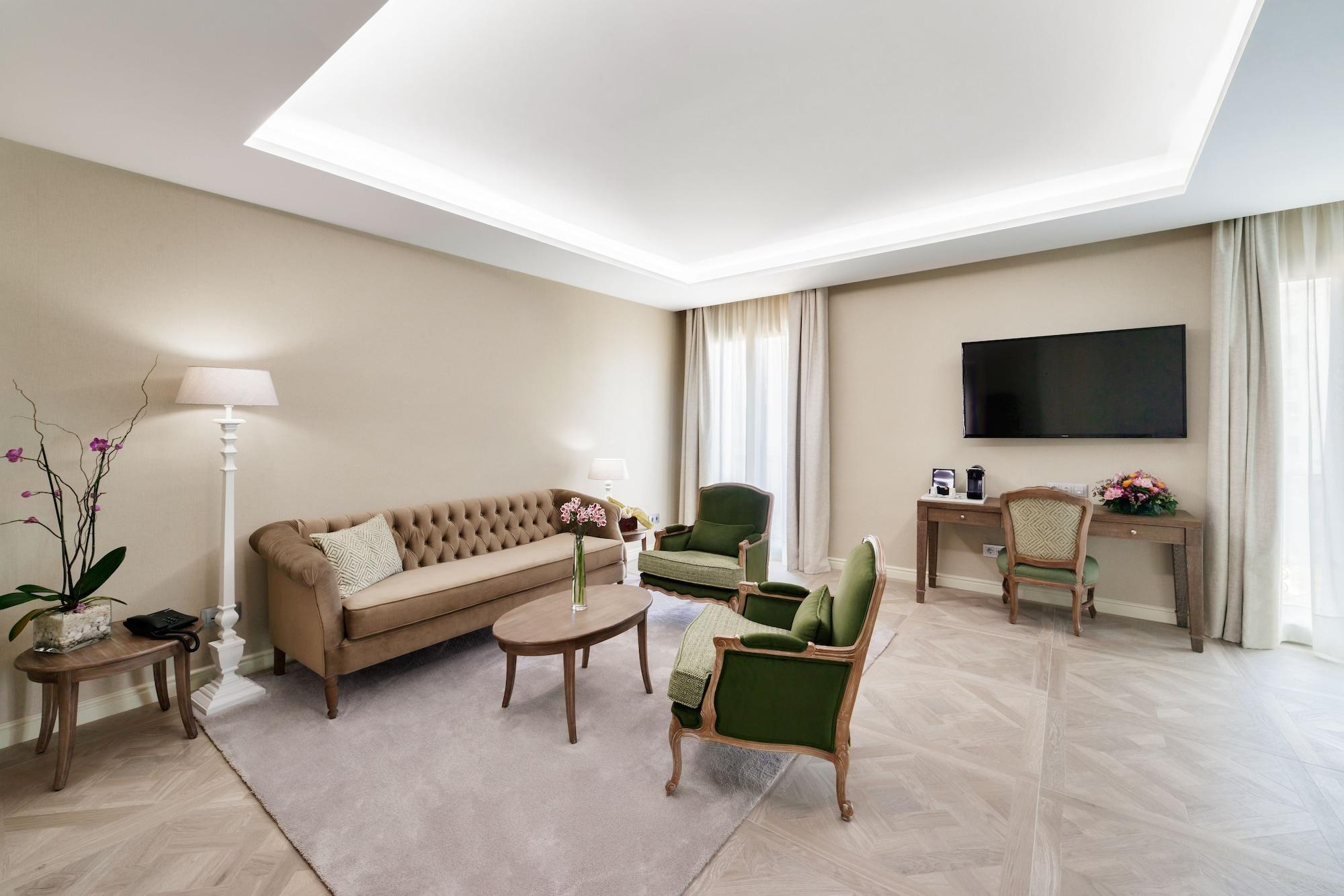 Lamaro Hotel Barcelona Bagian luar foto A suite at the hotel