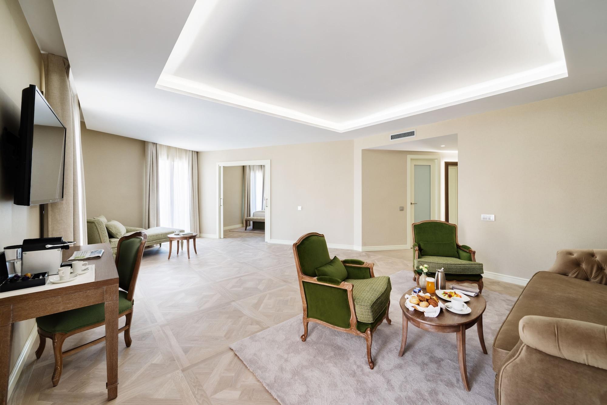 Lamaro Hotel Barcelona Bagian luar foto A suite at the hotel