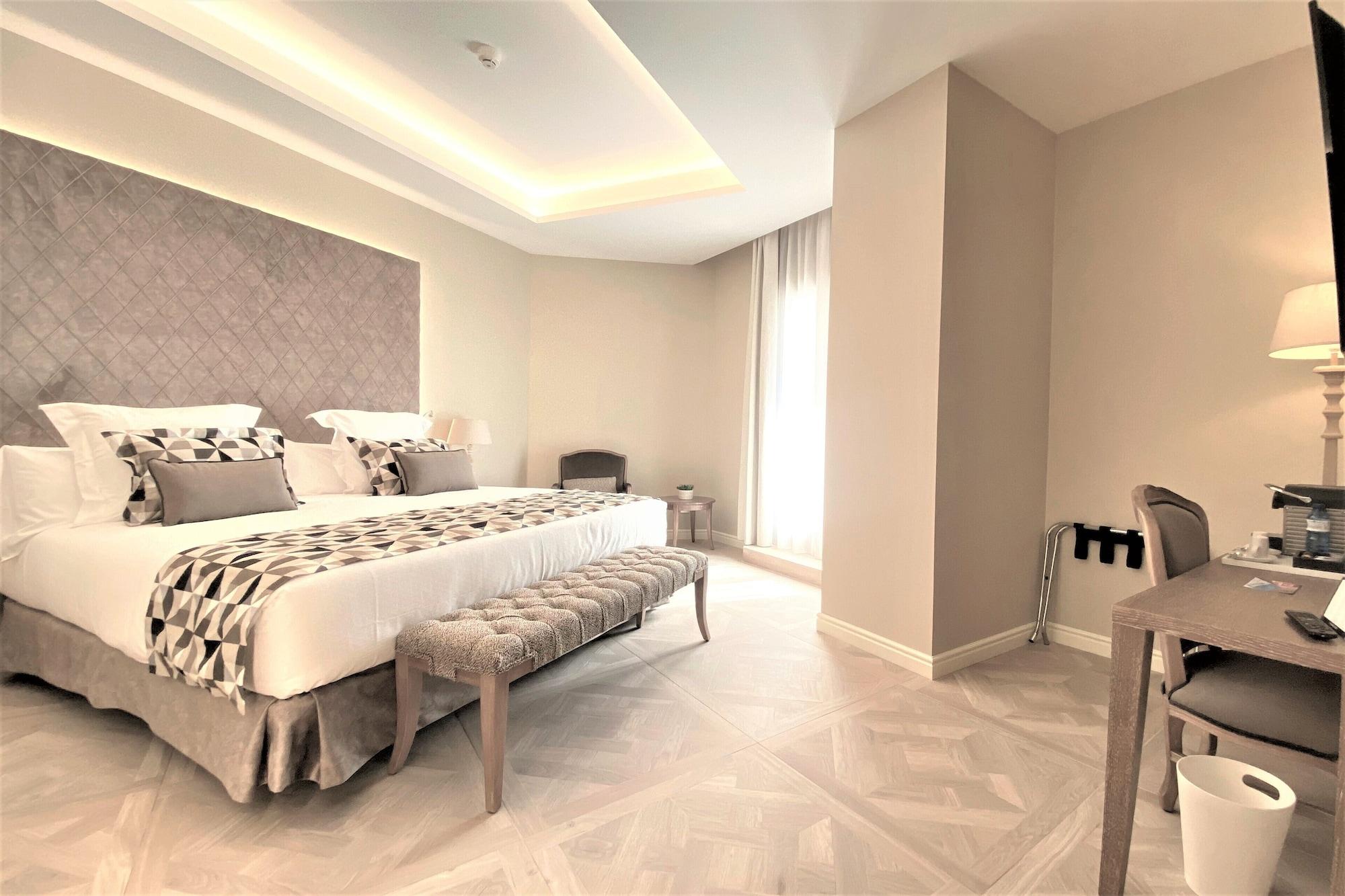 Lamaro Hotel Barcelona Bagian luar foto A bedroom at the hotel