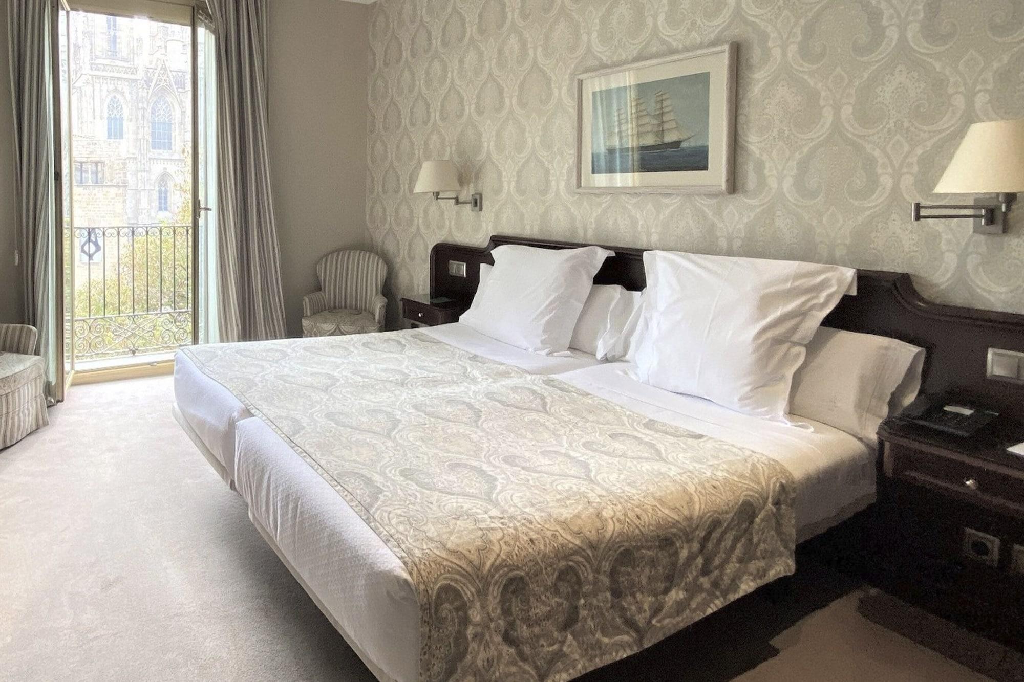 Lamaro Hotel Barcelona Bagian luar foto A bedroom at the hotel