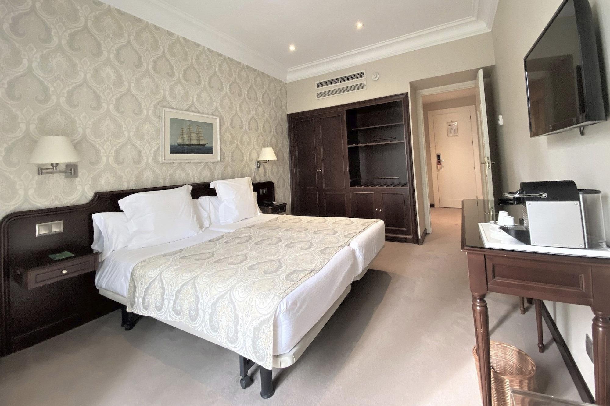 Lamaro Hotel Barcelona Bagian luar foto A room at the hotel