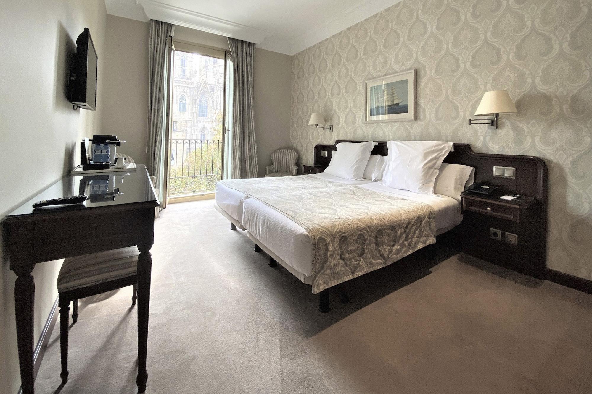 Lamaro Hotel Barcelona Bagian luar foto A room at the hotel