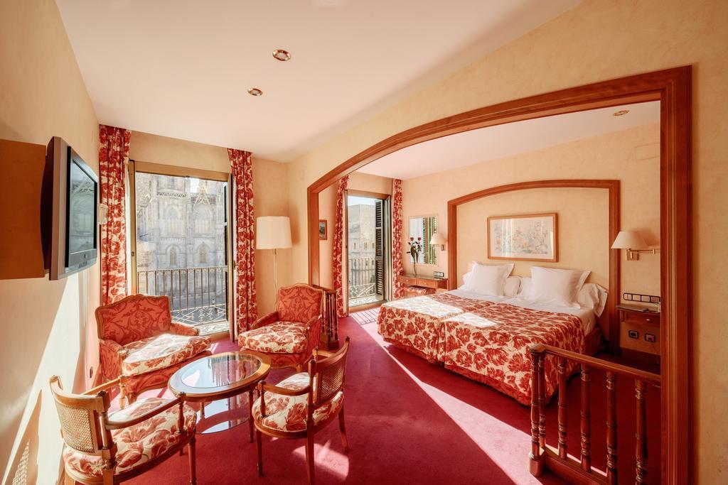 Lamaro Hotel Barcelona Bagian luar foto A suite at the Hotel de la Ville