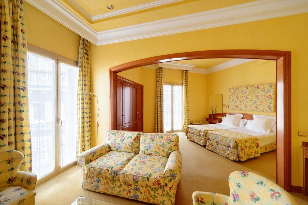 Lamaro Hotel Barcelona Bagian luar foto A suite at the Hotel