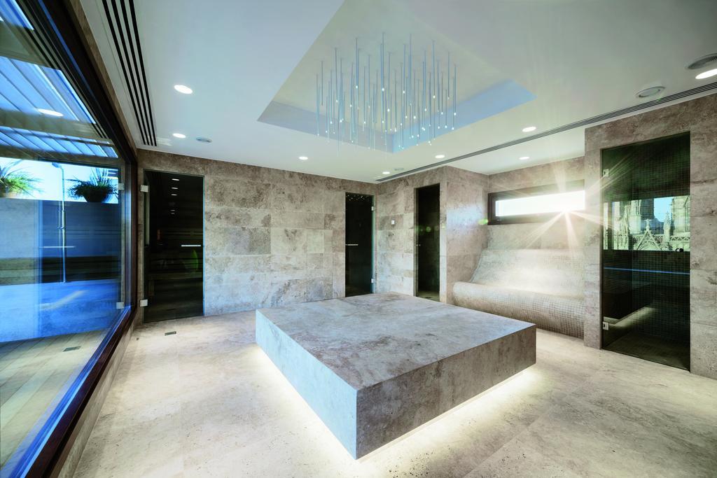Lamaro Hotel Barcelona Bagian luar foto Interior of the hotel