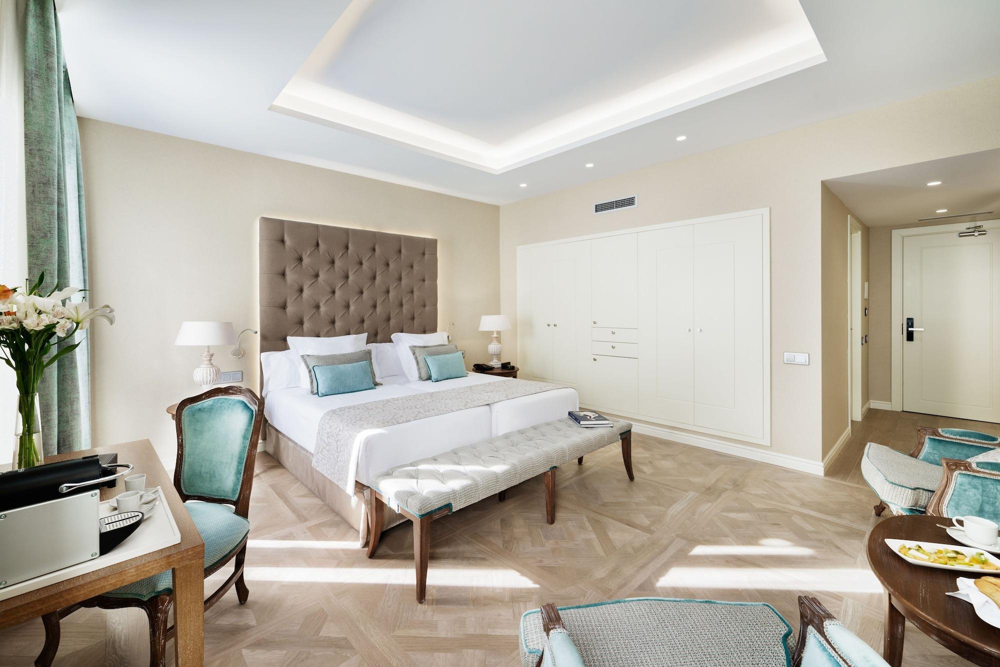 Lamaro Hotel Barcelona Bagian luar foto A room at the hotel