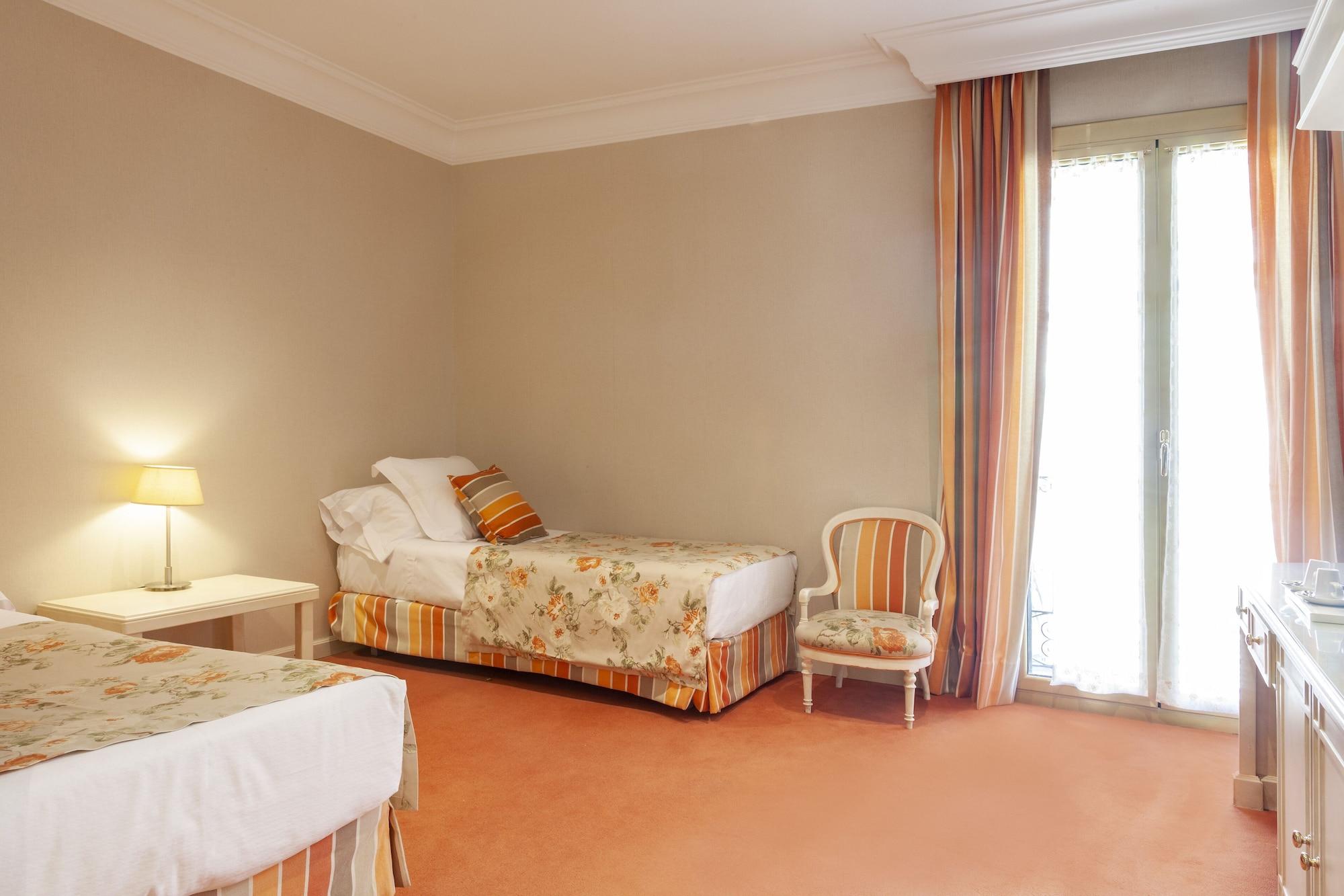Lamaro Hotel Barcelona Bagian luar foto A room at the hotel