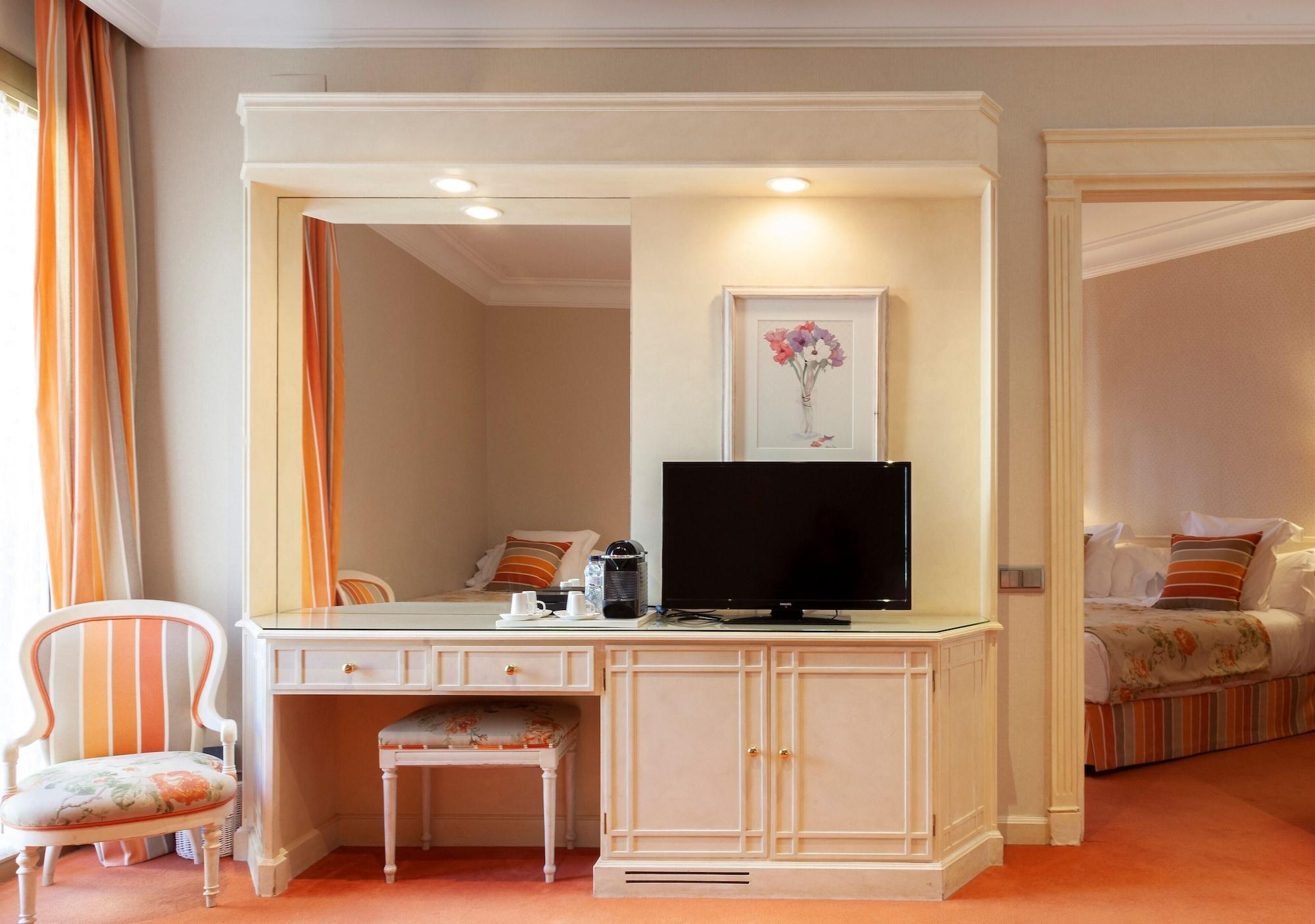 Lamaro Hotel Barcelona Bagian luar foto A room at the hotel