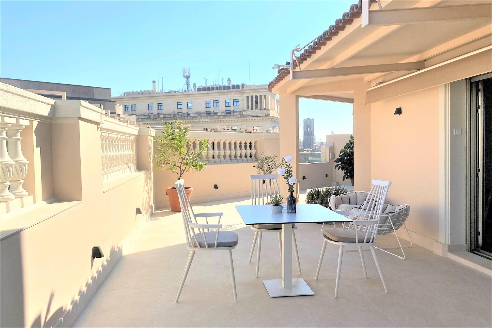 Lamaro Hotel Barcelona Bagian luar foto A rooftop terrace in Barcelona
