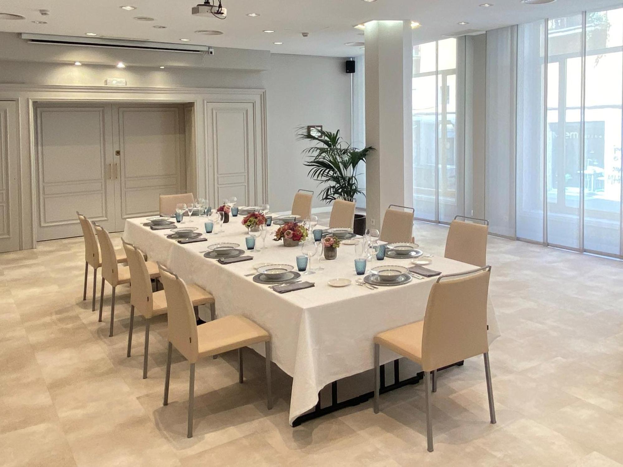 Lamaro Hotel Barcelona Bagian luar foto The dining room at the Royal Society