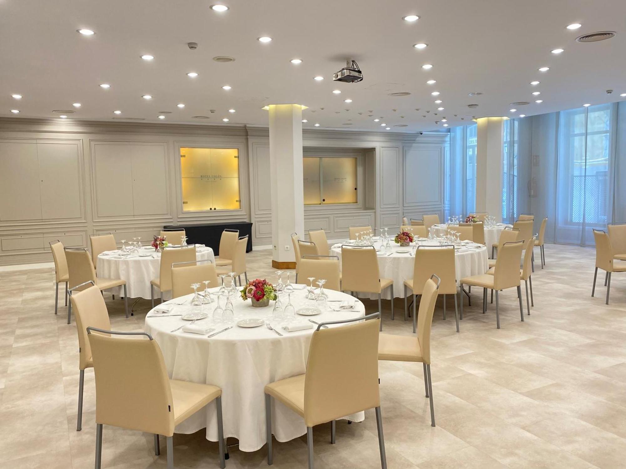 Lamaro Hotel Barcelona Bagian luar foto The ballroom