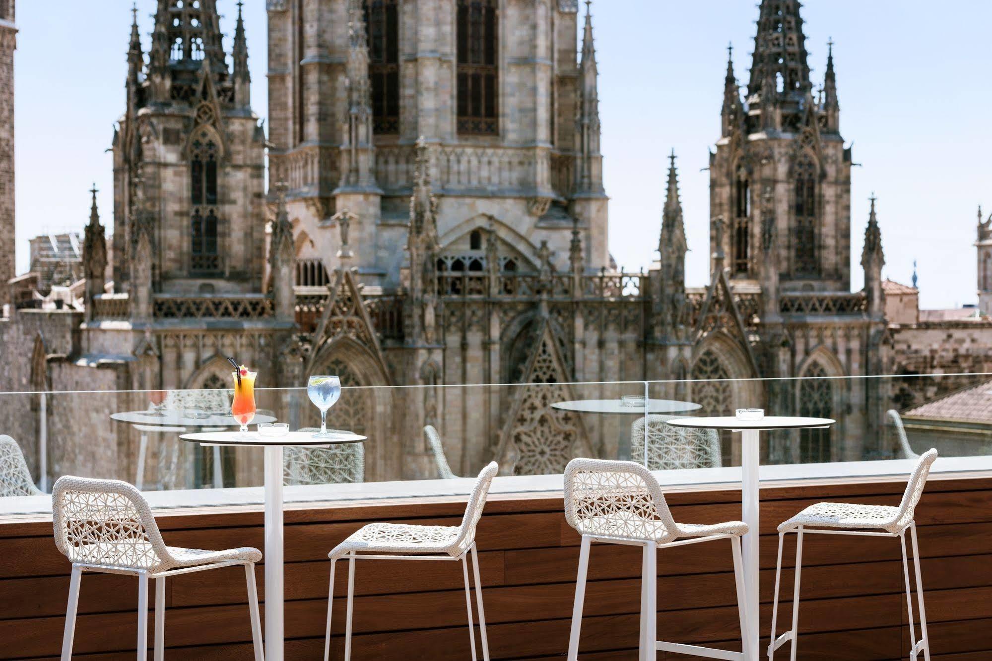 Lamaro Hotel Barcelona Bagian luar foto Terrace of the hotel
