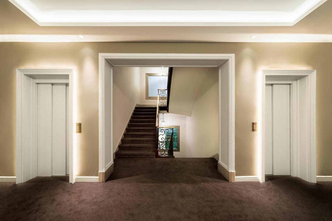 Lamaro Hotel Barcelona Bagian luar foto The interior of the hotel