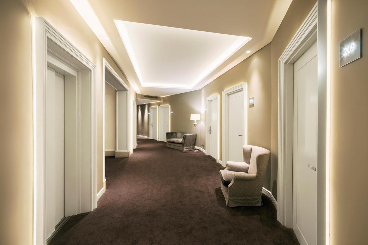 Lamaro Hotel Barcelona Bagian luar foto A corridor