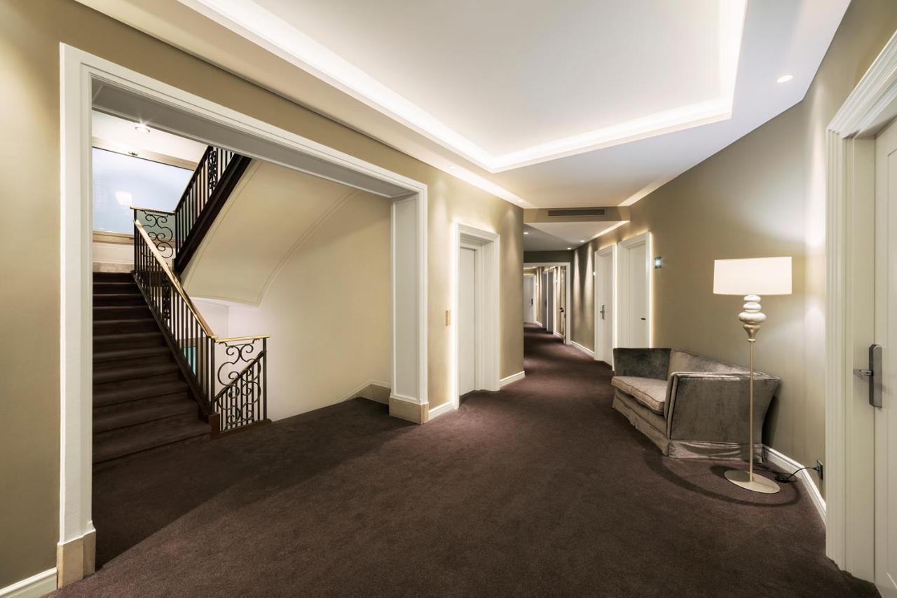 Lamaro Hotel Barcelona Bagian luar foto Interior of the hotel