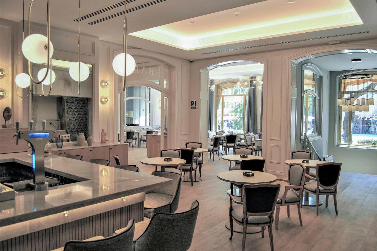 Lamaro Hotel Barcelona Bagian luar foto The interior of the restaurant