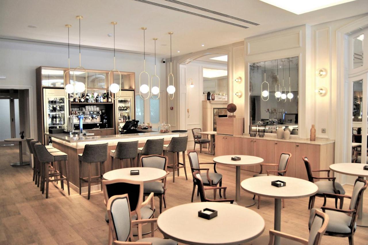 Lamaro Hotel Barcelona Bagian luar foto The lounge at the airport